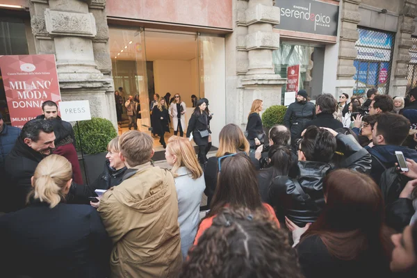 Le persone durante la settimana della moda di Milano — Foto Stock