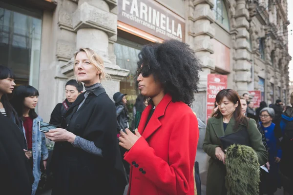 Mensen tijdens de Milaan Fashion week — Stockfoto