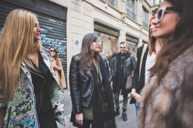 Milano Moda Haftası sırasında insanlar