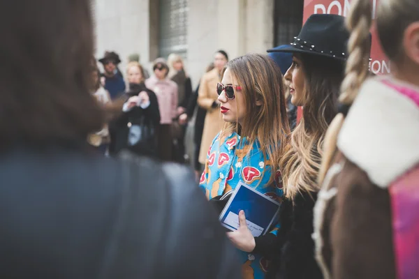 Mensen tijdens de Milaan Fashion week — Stockfoto