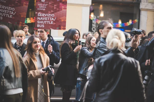 Pessoas durante a semana de moda de Milão — Fotografia de Stock