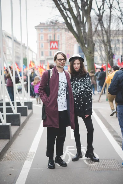 Personas durante la Semana de la Moda Milán — Foto de Stock