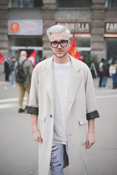 Le persone durante la settimana della moda di Milano — Foto Stock