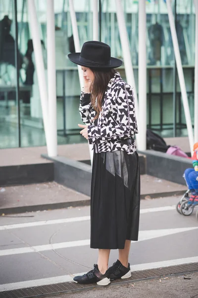 Le persone durante la settimana della moda di Milano — Foto Stock