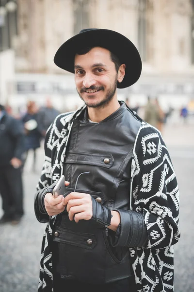 Les gens pendant la Fashion Week de Milan — Photo