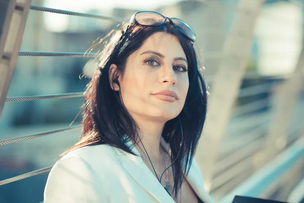 Business woman using tablet — Stock Photo, Image