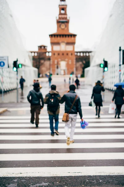 模糊的城市和人的城市场景 — 图库照片