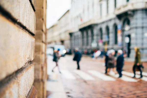 Ville floue et les gens scène urbaine — Photo