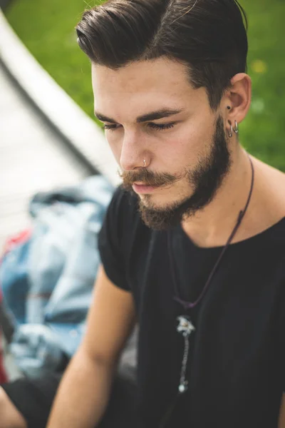 Bonito homem hipster barbudo — Fotografia de Stock