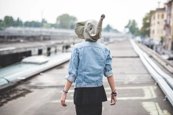 Pohledný vousatý bederní muž — Stock fotografie