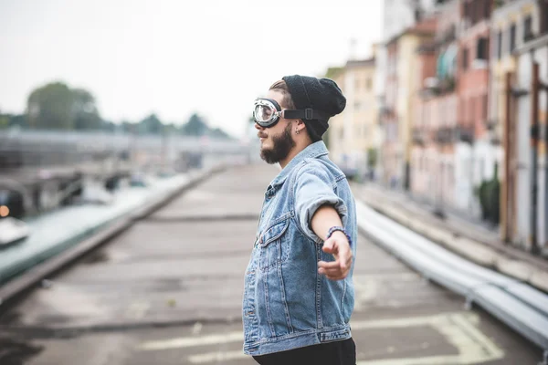 Schöner bärtiger Hipster-Mann — Stockfoto