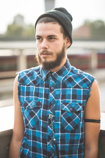 Guapo barbudo hipster hombre — Foto de Stock