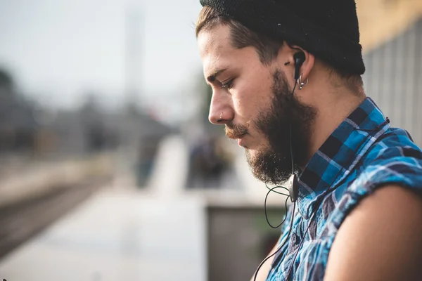 Bonito homem hipster barbudo — Fotografia de Stock