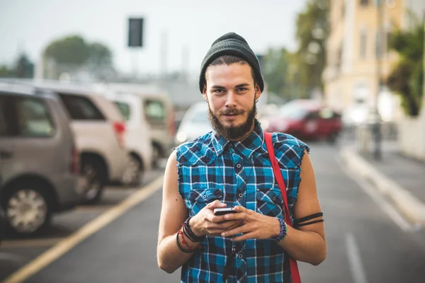 Όμορφος hipster γενειοφόρος άνδρας — Φωτογραφία Αρχείου