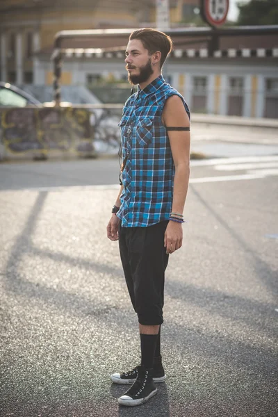 Schöner bärtiger Hipster-Mann — Stockfoto