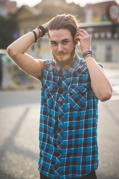 Knappe bebaarde hipster man — Stockfoto