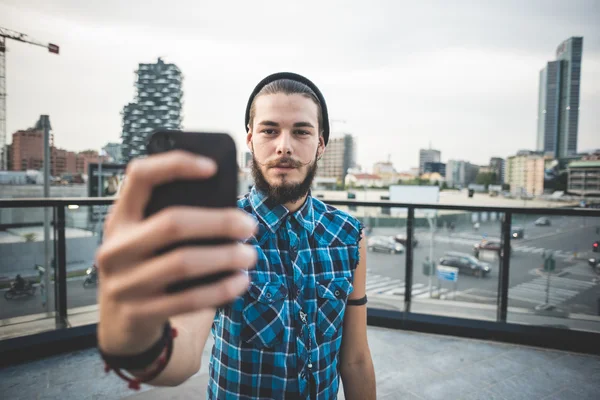 Guapo barbudo hipster hombre — Foto de Stock