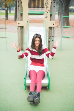 Park'ta güzel Hintli kadın