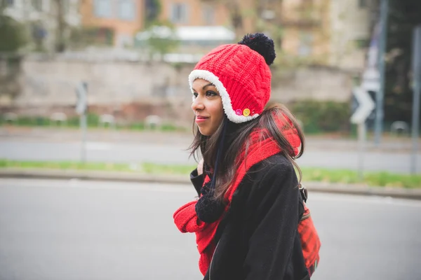 Jovem mulher indiana na cidade — Fotografia de Stock