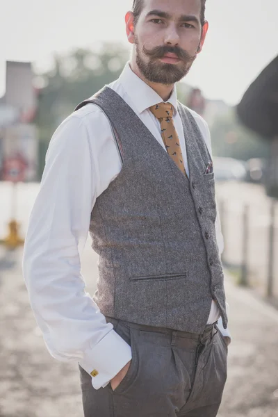 Guapo bigote grande hipster hombre — Foto de Stock