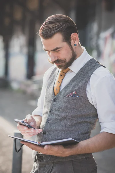 Snygg stor mustasch hipster man — Stockfoto