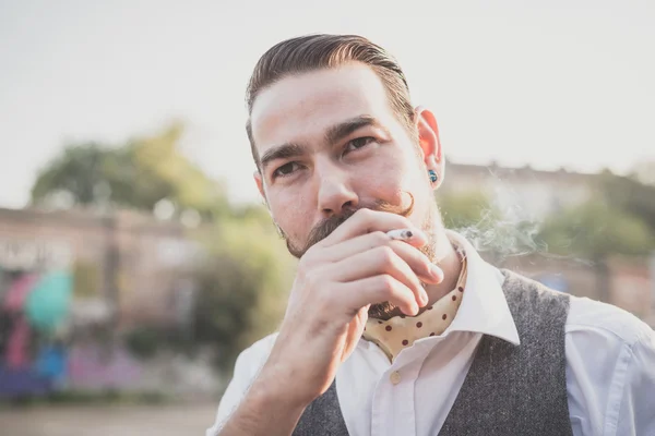 Guapo bigote grande hipster hombre — Foto de Stock