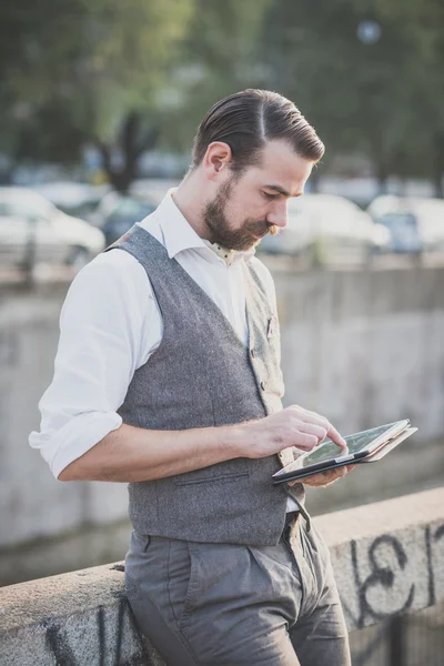 Guapo bigote grande hipster hombre — Foto de Stock