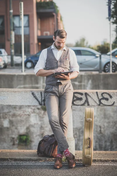 Hezký velký knírek hipster muž — Stock fotografie