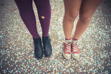 iki kadın bacakları onconfetti