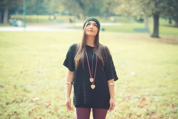 Belle fille en plein air — Photo