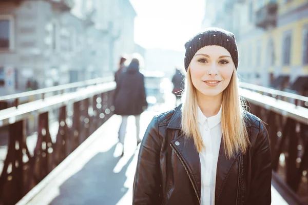 Schöne Blonde Frau — Stockfoto