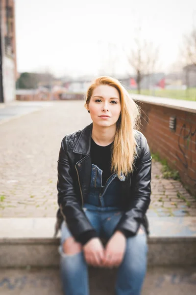 Beautiful blonde woman — Stock Photo, Image