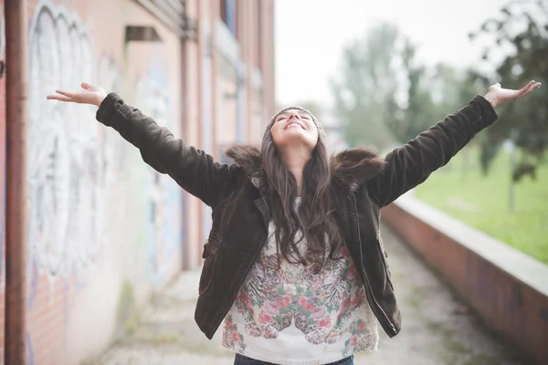 Mooie brunette vrouw — Stockfoto