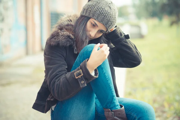 Mooie brunette vrouw — Stockfoto