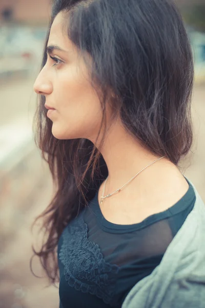 Schöne brünette Frau — Stockfoto