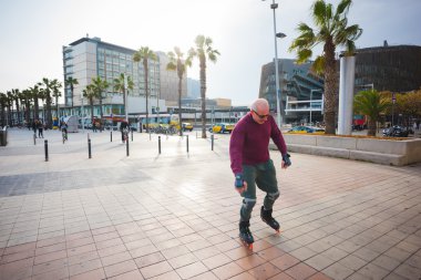 Barceloneta insanlar yürüyüş