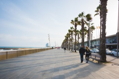 Barceloneta insanlar yürüyüş