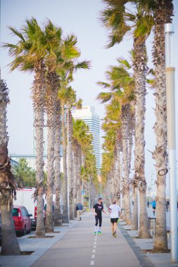 Barceloneta insanlar yürüyüş