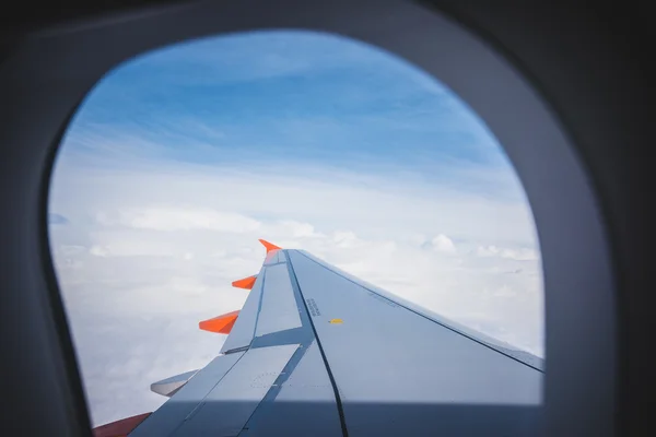 Aviones ala en altitud —  Fotos de Stock