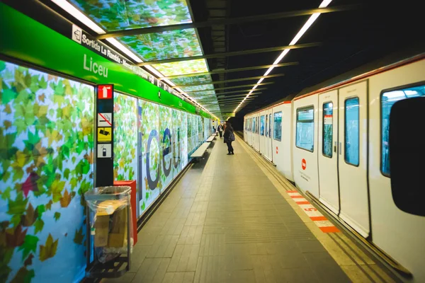 Innenraum der U-Bahn-Station — Stockfoto