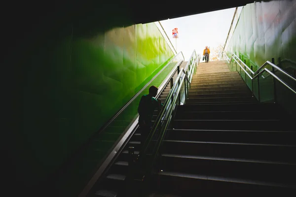 Interiören i barcelona tunnelbanestation — Stockfoto