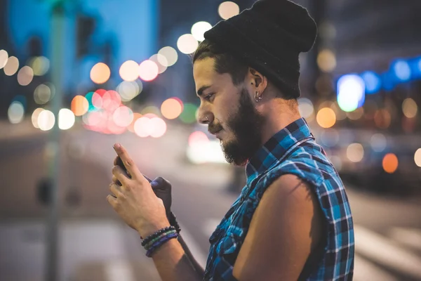 Kjekk, skjeggete hipstermann. – stockfoto