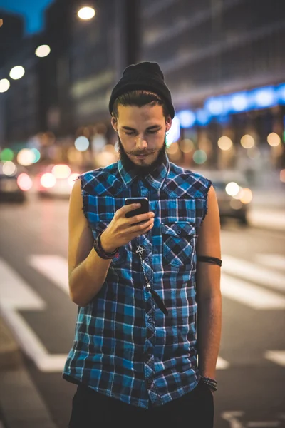 Knappe bebaarde hipster man — Stockfoto