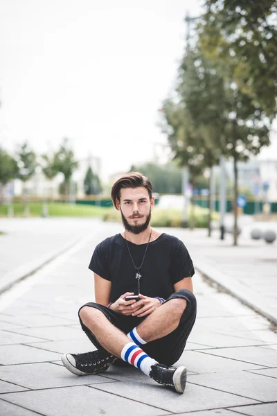 Schöner bärtiger Hipster-Mann — Stockfoto