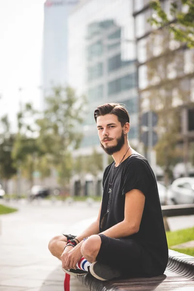 Guapo barbudo hipster hombre — Foto de Stock