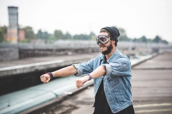 Bello uomo hipster barbuto — Foto Stock