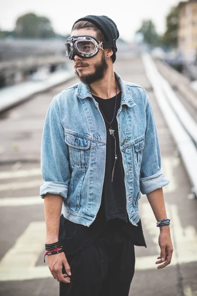 Knappe bebaarde hipster man — Stockfoto