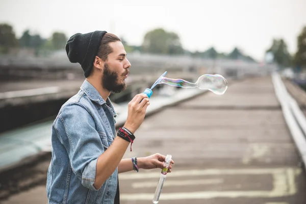 Knappe bebaarde hipster man — Stockfoto