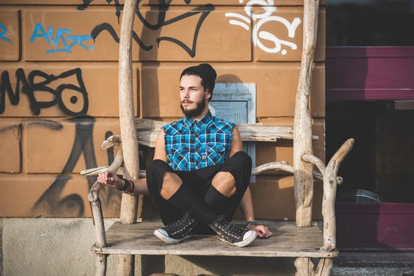 Guapo barbudo hipster hombre — Foto de Stock