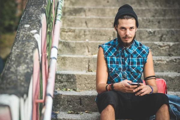 Bello uomo hipster barbuto — Foto Stock